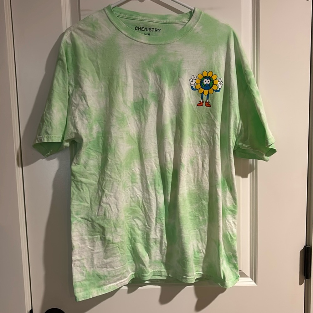 Men’s green and white tie dye graphic tshirt size L